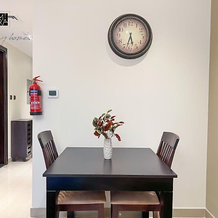 Mira Holiday Homes - Newly Furnished Studio In Downtown ดูไบ ภายนอก รูปภาพ